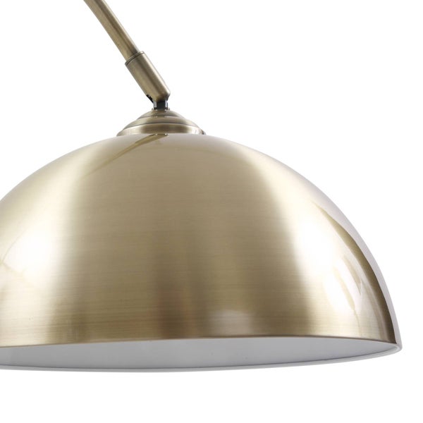 Detailaufnahme einer Messing-Leuchte