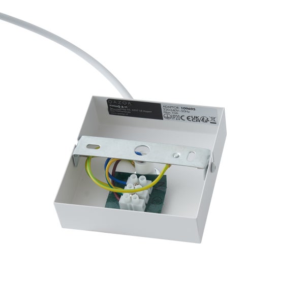 Innenansicht einer weißen Lampenhalterung mit elektrischen Anschlüssen