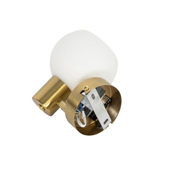 Wandleuchte mit einem Schirm und einer Fassung