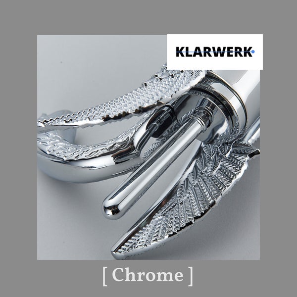 Detailansicht einer verchromten Waschtischarmatur von Klarwerk mit Flügeldesign