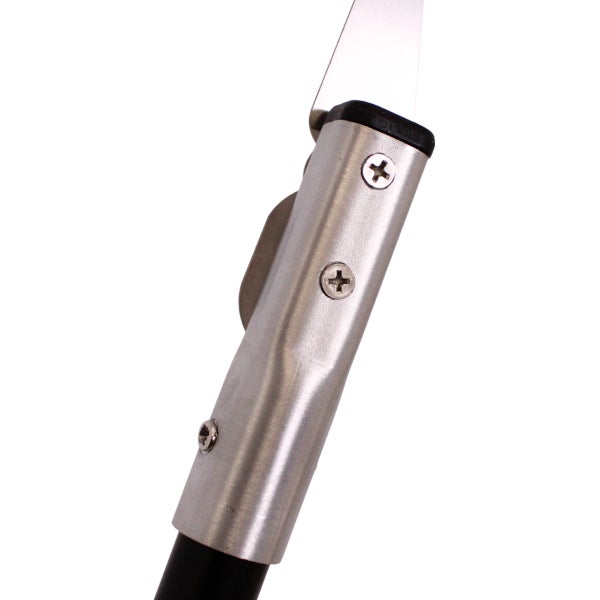 Detailansicht eines Metallgriffs für einen Schaber mit Schrauben und sichtbarer Klinge.