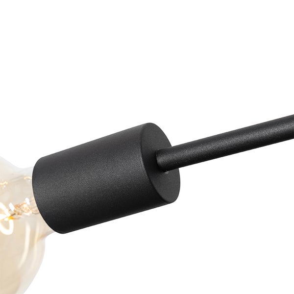 Detail einer schwarzen Deckenleuchte mit Glühbirne