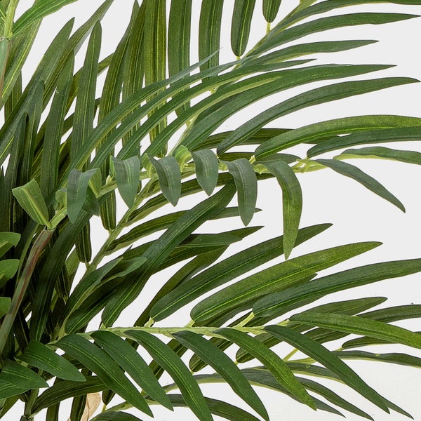 Künstliche Blütenknospe aus Textil mit grünem Stiel für florale Dekorationen.