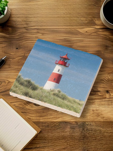Untersetzer aus Naturstein | Sandstein | Stein | Tischdeko | Leuchtturm | Sylt | Urlaub | Meer | Untersetzer für Gläser und heiße Töpfe | MADE IN GERMANY | Format: 10x10x1 cm | 4er Set Artikel: SGC0136