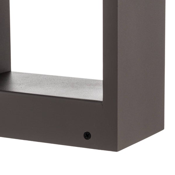 Nahaufnahme einer Ecke eines anthrazitfarbenen Metallrahmens mit sichtbarer Schraube.