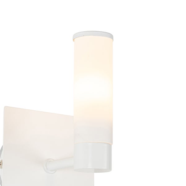 Wandleuchte mit zylindrischem Lampenschirm