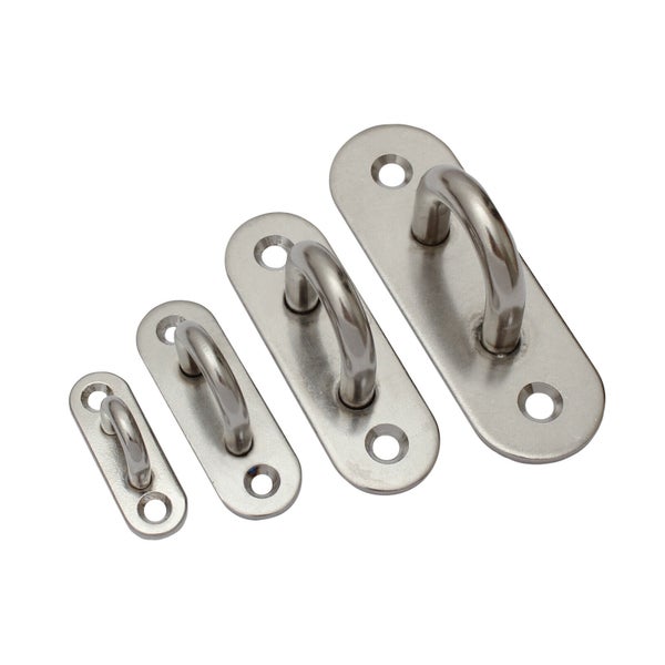 Vier Augplatten aus Edelstahl in verschiedenen Größen mit ovaler Grundplatte und zwei Befestigungslöchern.