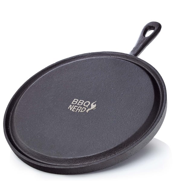 BBQ Nerd Gusseisen Crêpespfanne Ø 26 cm für Pfannkuchen Crêpes Spiegelei | Antihaftpfanne mit exzellenter Wärmeleitung | Crepepfanne für Grill Feuerstelle Herd einschl. Induktion