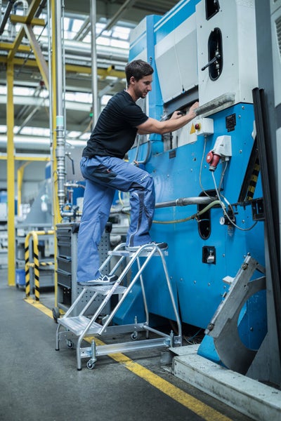 PROREGAL Arbeitspodest Einseitig Begehbar 4 Stufen Aluminium Geriffelt Rutschfeste Kunststoffschuhe