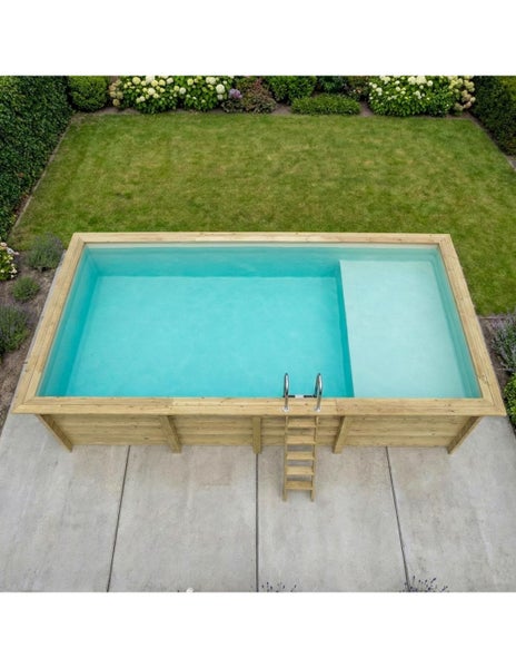 Aufbaubecken aus Holz mit Leiter im Garten