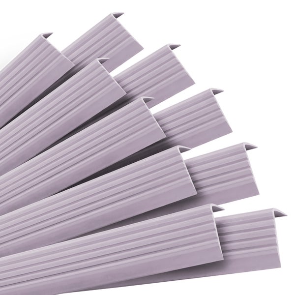 Mehrere Kantenschutzprofile aus Kunststoff