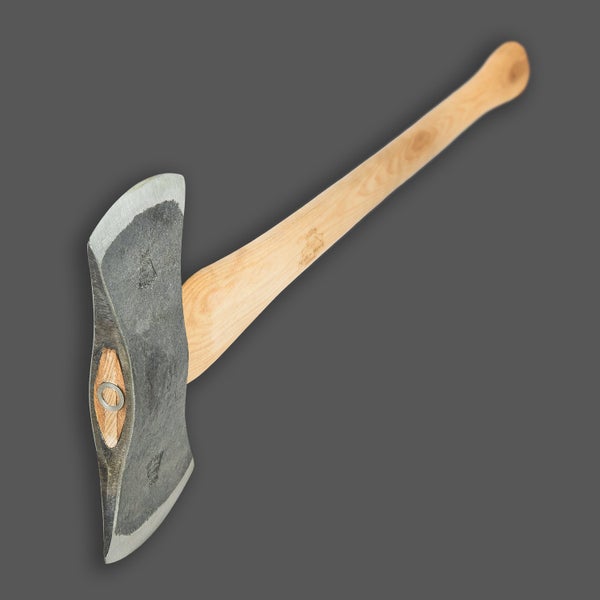 Helko Werk Spaltaxt mit einem Axtkopf aus Stahl und einem Stiel aus Hickoryholz.