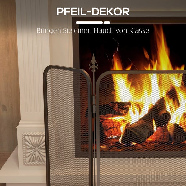 Dreiteiliger Funkenschutz mit Pfeil-Dekor vor einem Kaminfeuer