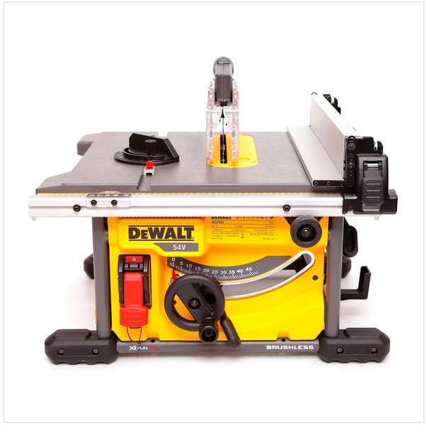 DeWalt Akku-Tischkreissäge mit 54 Volt, Sägeblatt mit Schutzhaube, Parallelanschlag, Winkelanschlag und Einstellrad für Neigungswinkel.