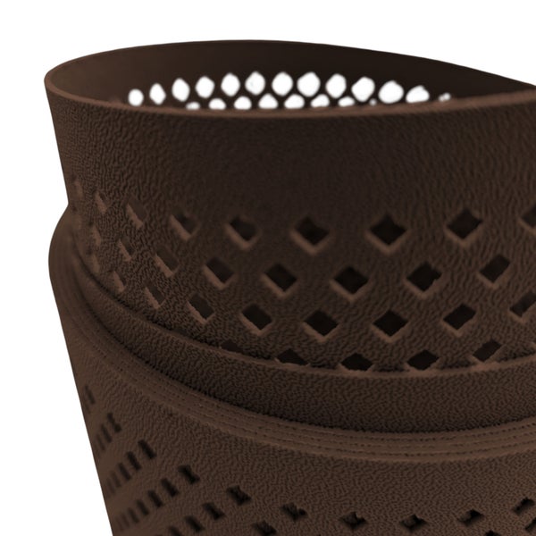 Detailaufnahme eines braunen Blumentopfes mit Lochmuster