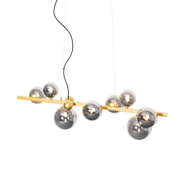 Moderne Hängelampe mit mehreren Kugelschirmen an einer geraden Stange