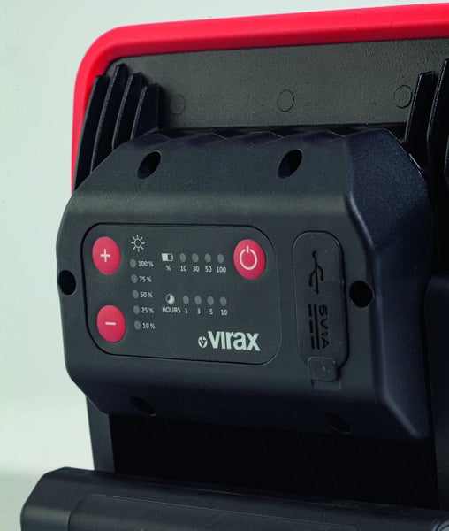 Bedienfeld einer Virax Arbeitsleuchte mit Virax Logo, Ein-Aus-Schalter, Helligkeitssteuerung, Anzeigen für Batteriestand und USB-Anschluss.