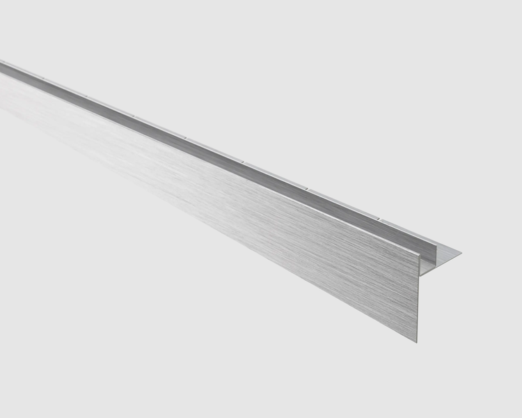 Treppenkantenprofil aus gebürstetem Aluminium für einen sauberen Kantenabschluss.