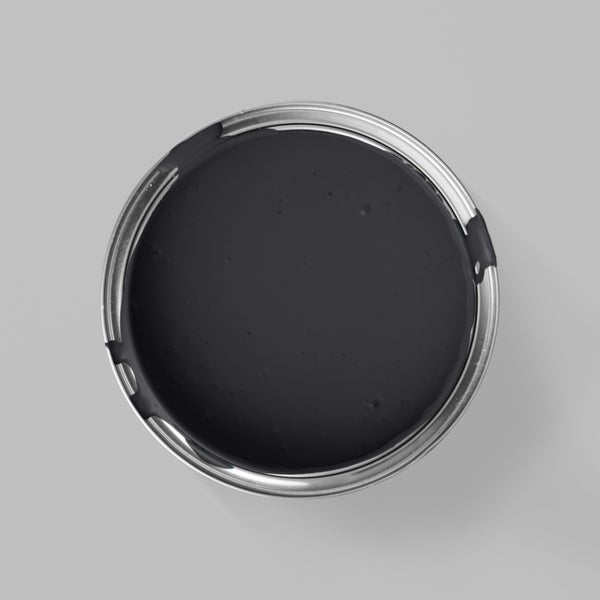 MissPompadour abwaschbare Wandfarbe 1L Schwarz mit Samt - hohe Deckkraft und Ergiebigkeit - matte, scheuerbeständige Innenfarbe - geruchsarm, wasserbasiert, atmungsaktiv - Die Nützliche
