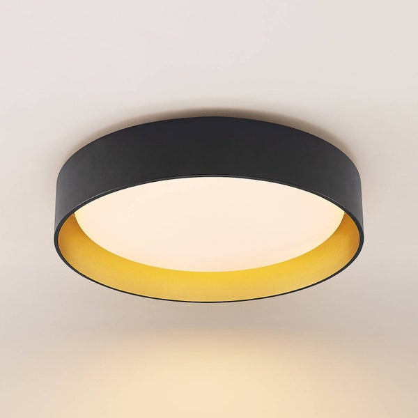 Runde LED-Deckenleuchte mit schwarzem Außenrahmen und goldfarbener Innenseite.