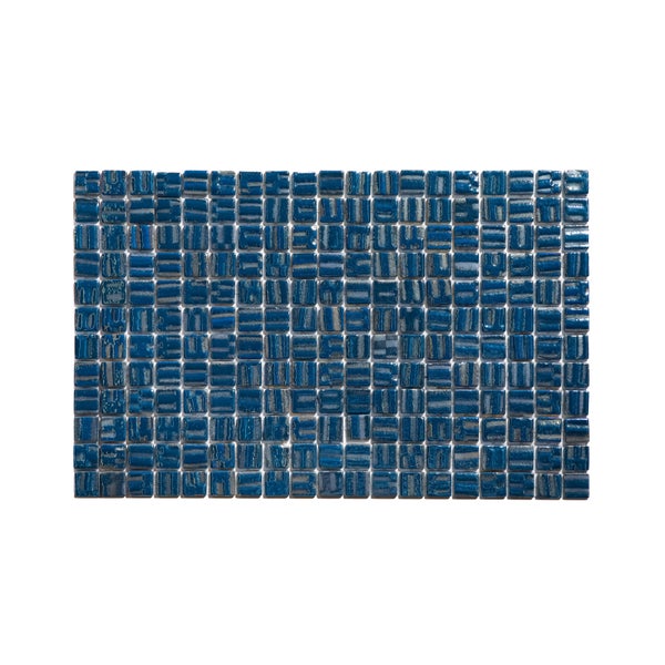 Esszimmer mit Holztisch, Stühlen und Sideboard für ein helles, organisiertes Ambiente.