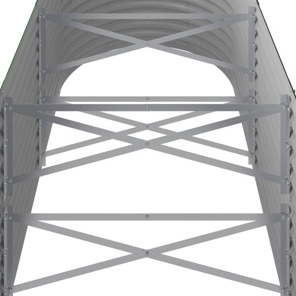 Innenansicht eines Metallcarports mit Stahlrahmen
