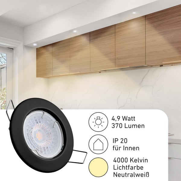 LED Einbaustrahler Schwarz, 4,9 Watt, 370 Lumen, Schutzart IP 20 innen, 4000 Kelvin neutralweißes Licht, Anwendungsbeispiel in einer Holzküche.