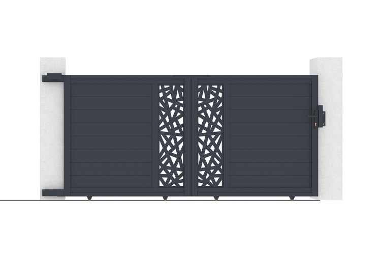 Schiebetor aus Aluminium mit horizontalen Paneelen und dekorativem Mittelteil mit geometrischem Muster.