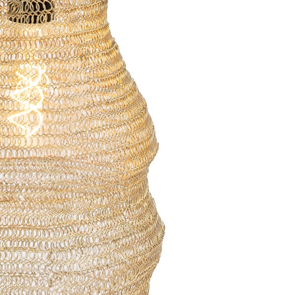 Nahaufnahme einer Lampe mit Metallgeflecht