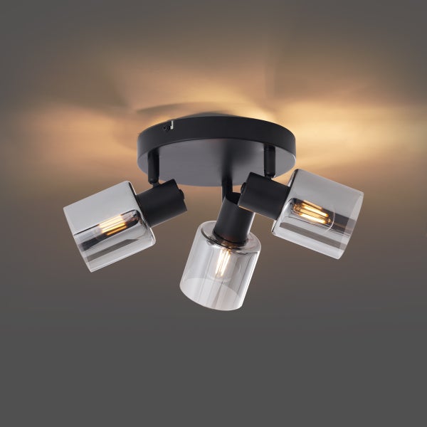 Deckenleuchte mit drei Strahlern und durchsichtigen Glasschirmen