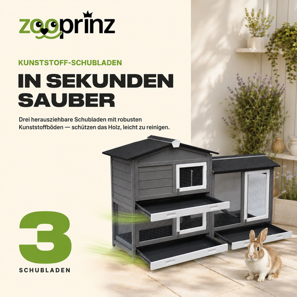 zooprinz Logo. Grauer Kleintierstall aus Holz mit drei herausziehbaren Kunststoffschubladen zur einfachen Reinigung in einem hellen Außenbereich.