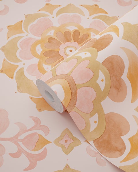 Tapetenrolle mit floralem Muster