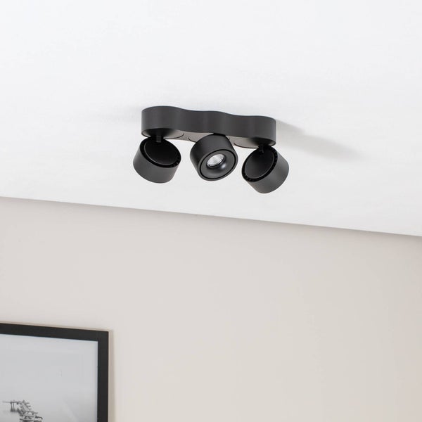Dreiflammige, schwarze Deckenleuchte mit verstellbaren Spots in modernem Design.