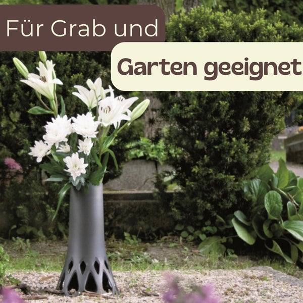 Blumenvase geeignet für Grab und Garten mit weißen Blumen.