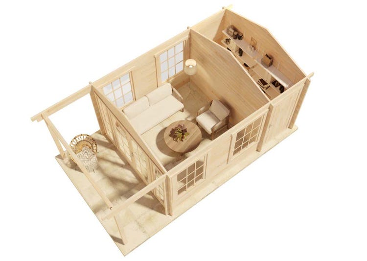 Innenansicht eines Holzgartenhauses mit Möbeln und Regalen