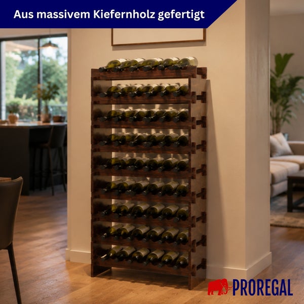 Weinregal aus massivem Kiefernholz befüllt mit Weinflaschen im Wohnbereich. PROREGAL Logo unten rechts.