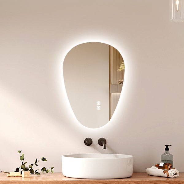 EMKE LED Badspiegel 65x45 cm, asymmetrisches Design, 3 dimmbare Lichtfarben und Helligkeit, Anti-Beschlag, Memory-Funktion, IP44, flexible Montage, für Badezimmer