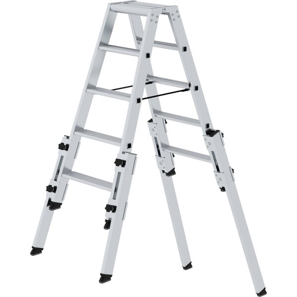 Aluminium-Doppelstufenleiter mit teleskopierbaren Beinen und schwarzen Feststellknöpfen.
