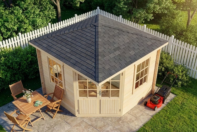 Gartenhaus mit Gartenmöbeln und Rasenmäher im Garten