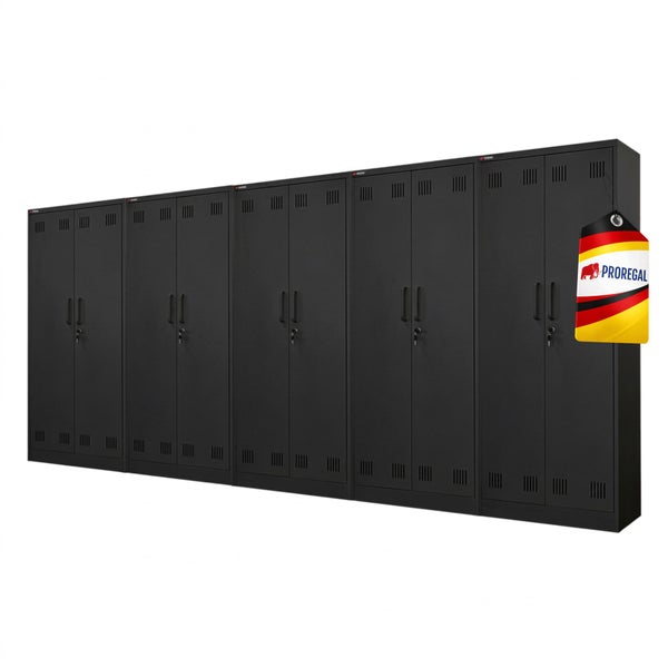 Fünf schwarze doppeltürige Metallschränke von Proregal mit Lüftungsschlitzen und Zylinderschloss. Proregal Logo. Hergestellt in Deutschland.