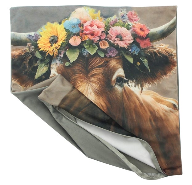 Dekokissen mit Kuhmotiv und Blumenkranz