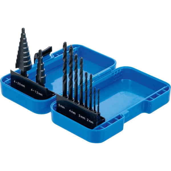 Bohrer Set in einem blauen Koffer mit verschiedenen Größen