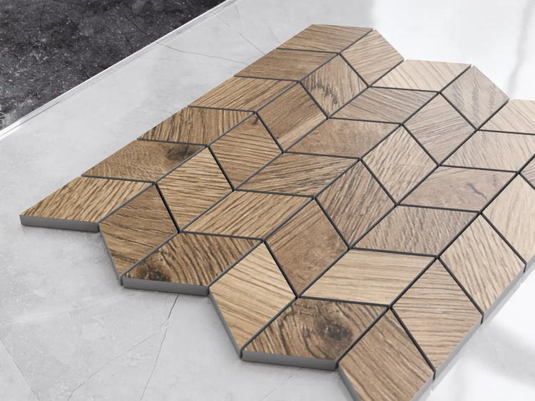 Mosaikfliese in Holzoptik mit geometrischem Rautenmuster im Chevron-Stil.