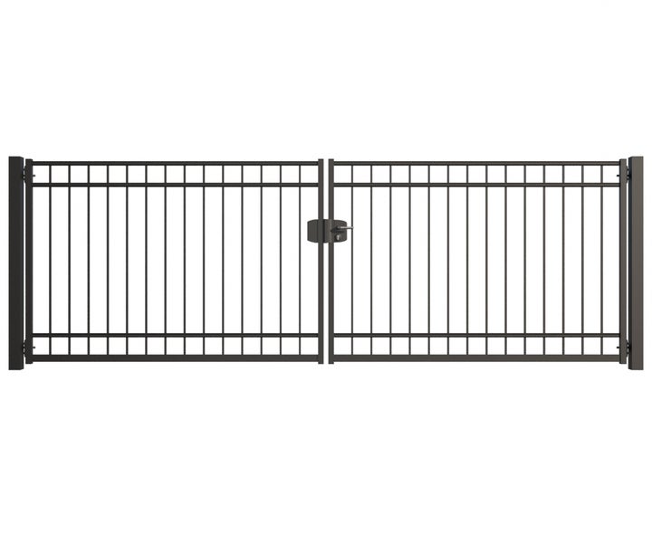 Doppeltor aus Metall mit senkrechten Stäben