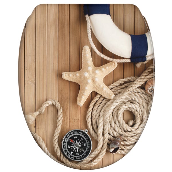 WC-Sitz mit maritimem Motiv, Seestern, Kompass, Seil und Rettungsring auf Holzoptik.
