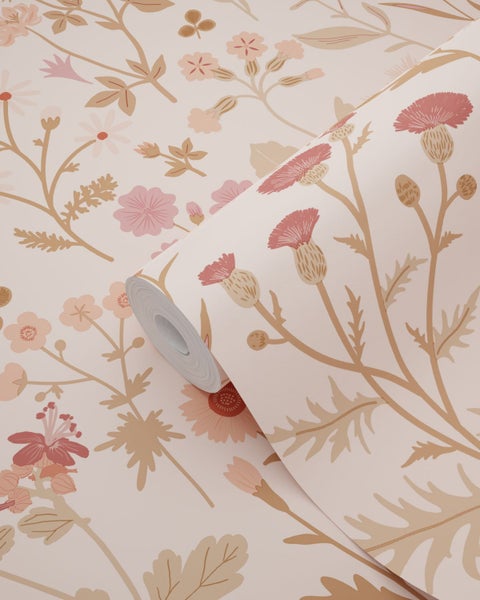 Vliestapete mit floralem Muster aus Wildblumen und Disteln, Tapetenrolle.