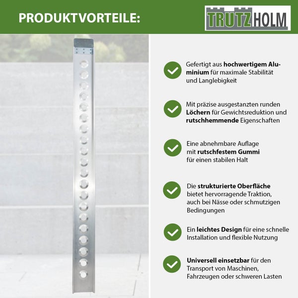 Trutzholm Auffahrschiene aus Aluminium mit gelochter, rutschhemmender Oberfläche und Gummiauflage für stabilen Halt. Trutzholm Logo.