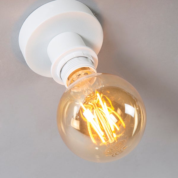 Deckenleuchte mit runder Glühbirne