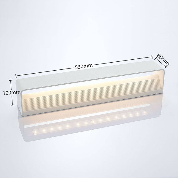 Moderne Wandleuchte in Weiß mit den Maßen 530 Millimeter Breite, 100 Millimeter Höhe und 80 Millimeter Tiefe.