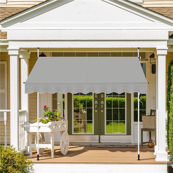 Graue Tür Markise am Hauseingang für Sonnenschutz und Dekoration.